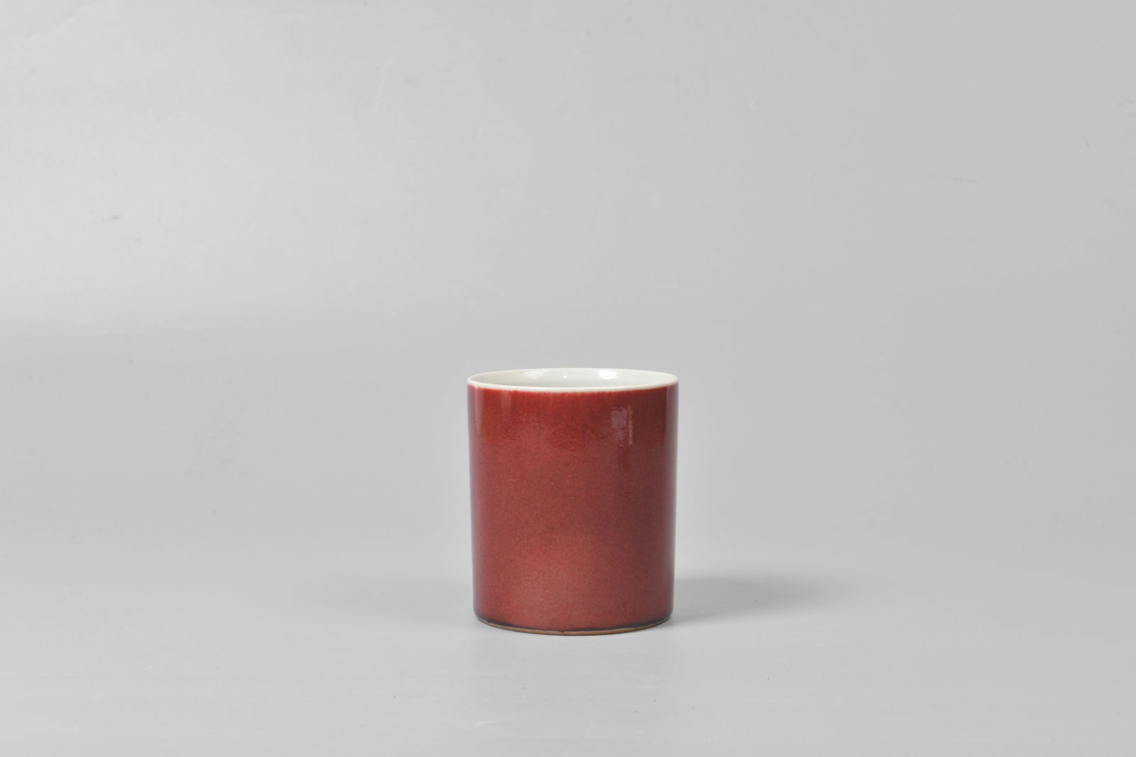 Brush holder in red glaze: 清中,紅釉筆筒