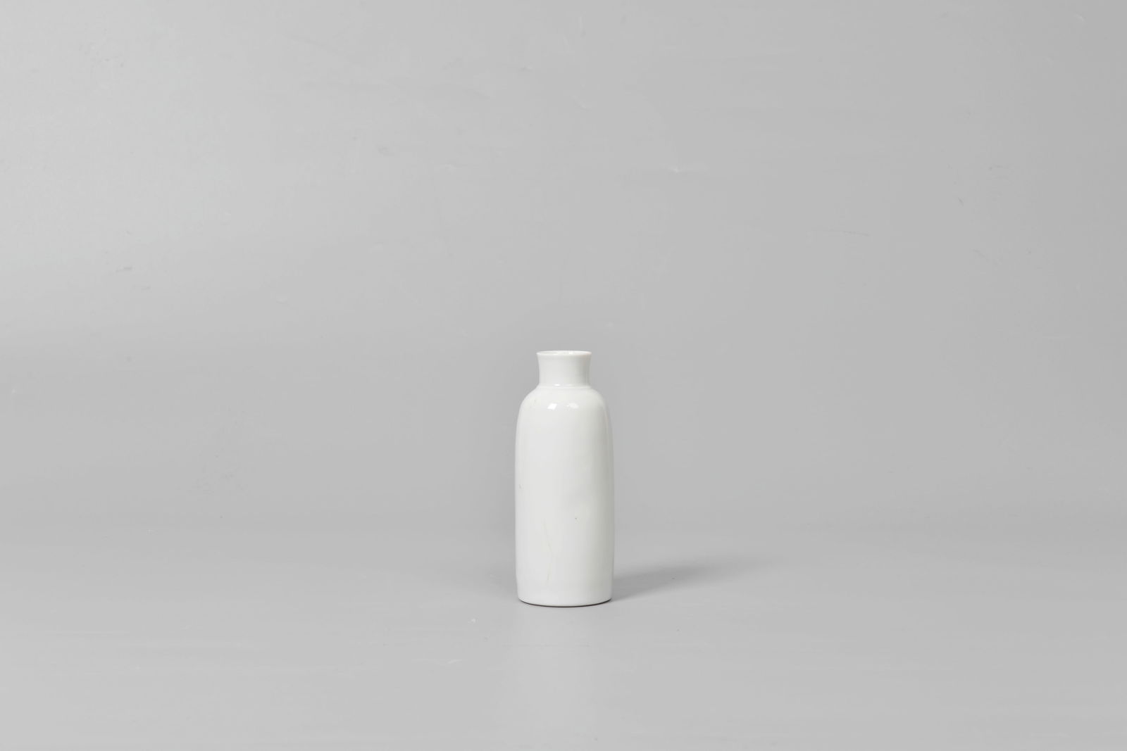 Vase in white glaze: 清,白釉花瓶