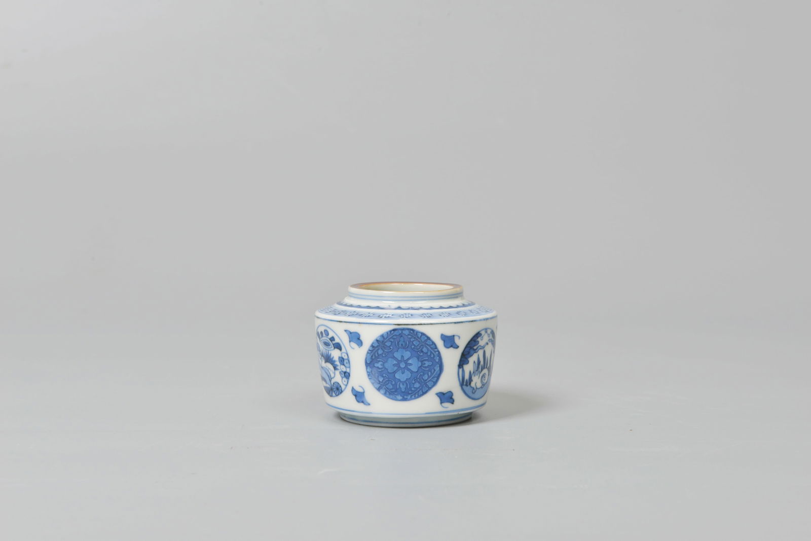 Tea jar with underglaze blue: 清,青花茶倉