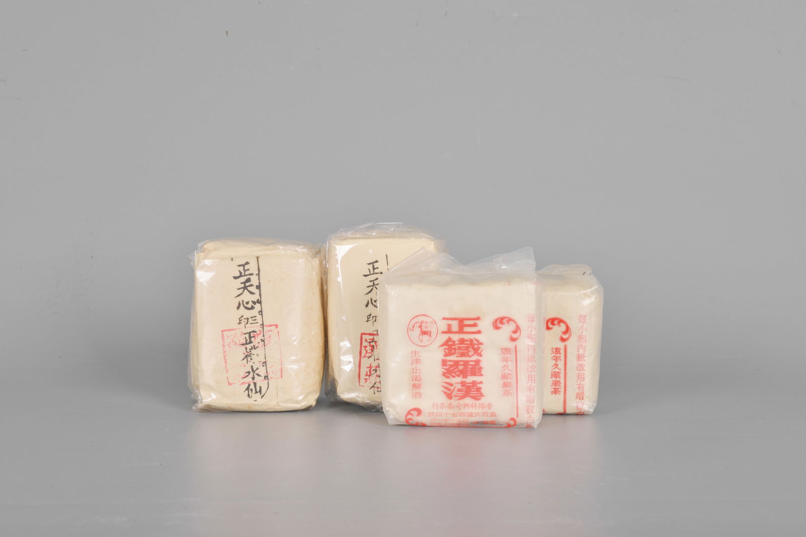 2 Boxes of Iron Arhat,2 Boxes of Narci Us: 鐡羅漢紙包二包正天岩水仙紙包二包1980 年代祥興茶 157g×2/82g/76g (include t