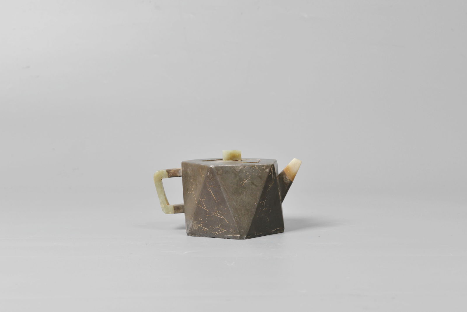 Teapot: 清 友山款錫包紫砂壺 銘文:一爐活火試新旗槍。友山 400ml