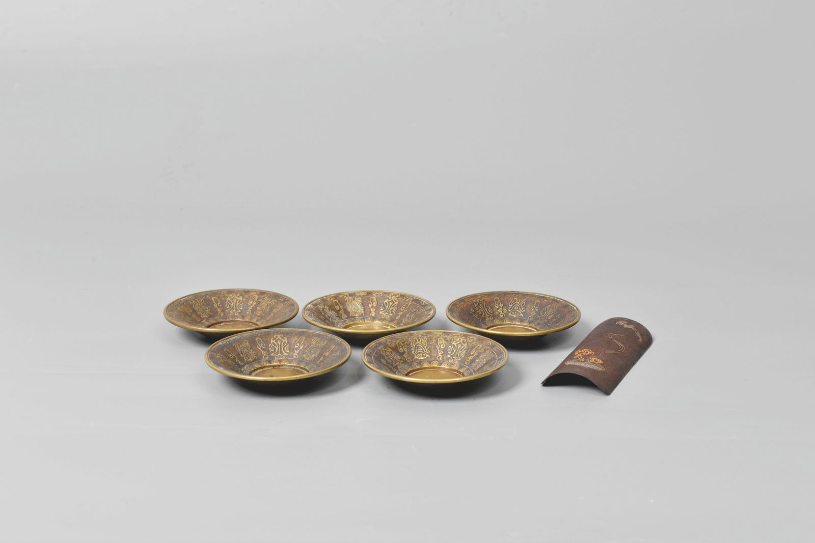 Five saucers&silver-inlaid tea scoop,Masaharu Nagoshi: 名越昌晴饕餮紋杯托五客崁金銀茶則五個 L:10cm;H:1.6cm×5/L:4.7cm;H:12.7cm