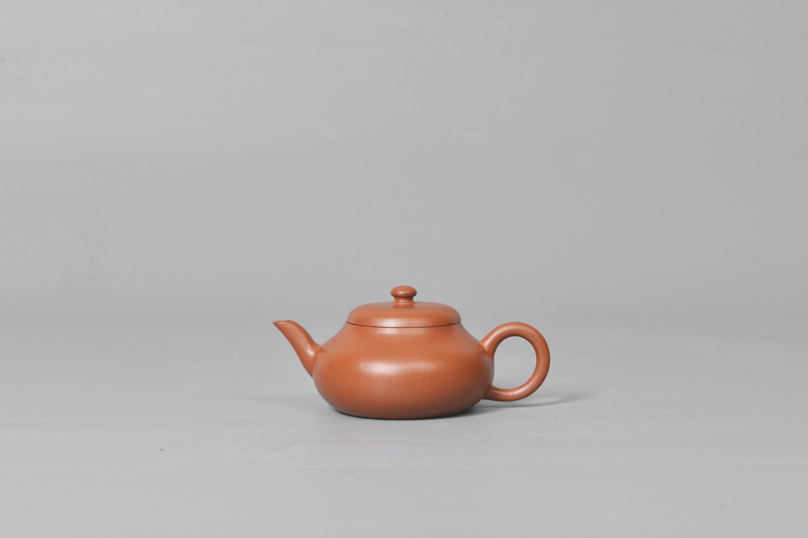 Red clay teapot: 清朱泥大君德(荊昌) 底款:荊昜弌式 180ml