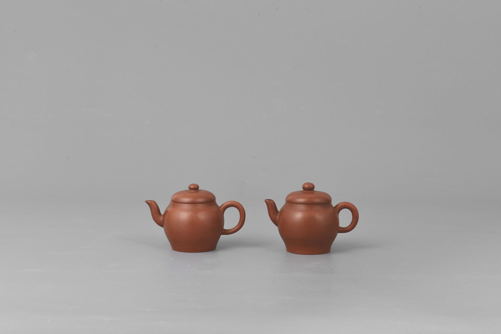 A pair of teapot,Sanyou ju: 清三友居款對壺 底款:三友居 100ml