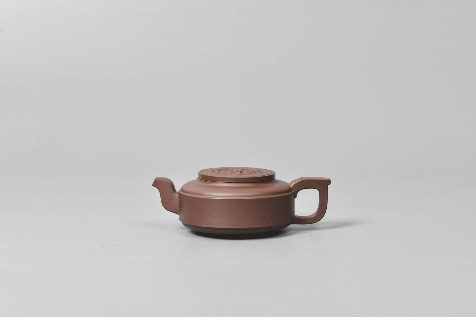 Purple clay Teapot,Xin-Qiang LU: 魯新強夔龍形蓋紫砂壺 蓋款:魯/新強。底款:魯新強 200ml