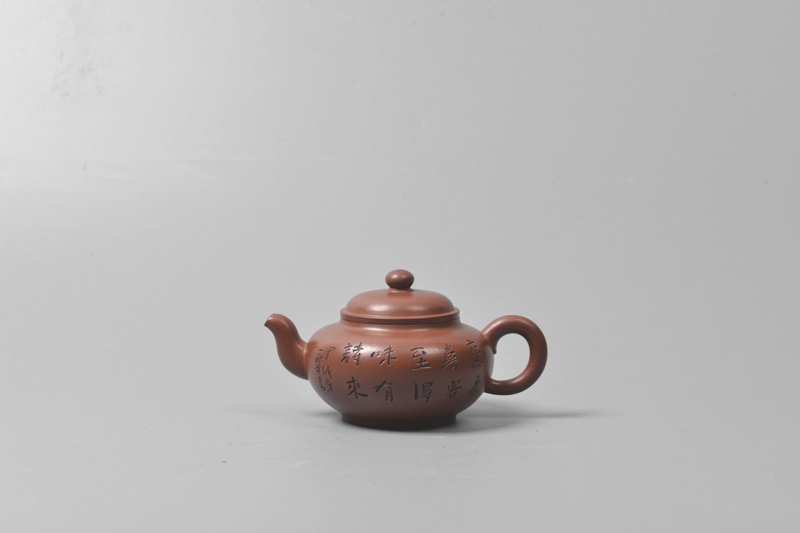 Purple clay teapot,Wen-Jie Mao: 毛文杰一粟紫砂壺 底款:毛文傑制。蓋款:文傑 蓋款:文傑銘