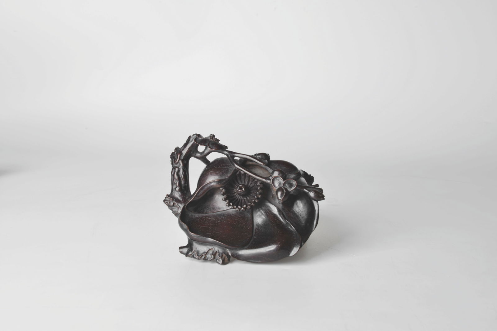 Water pot: 清紫檀木荷葉形水盂