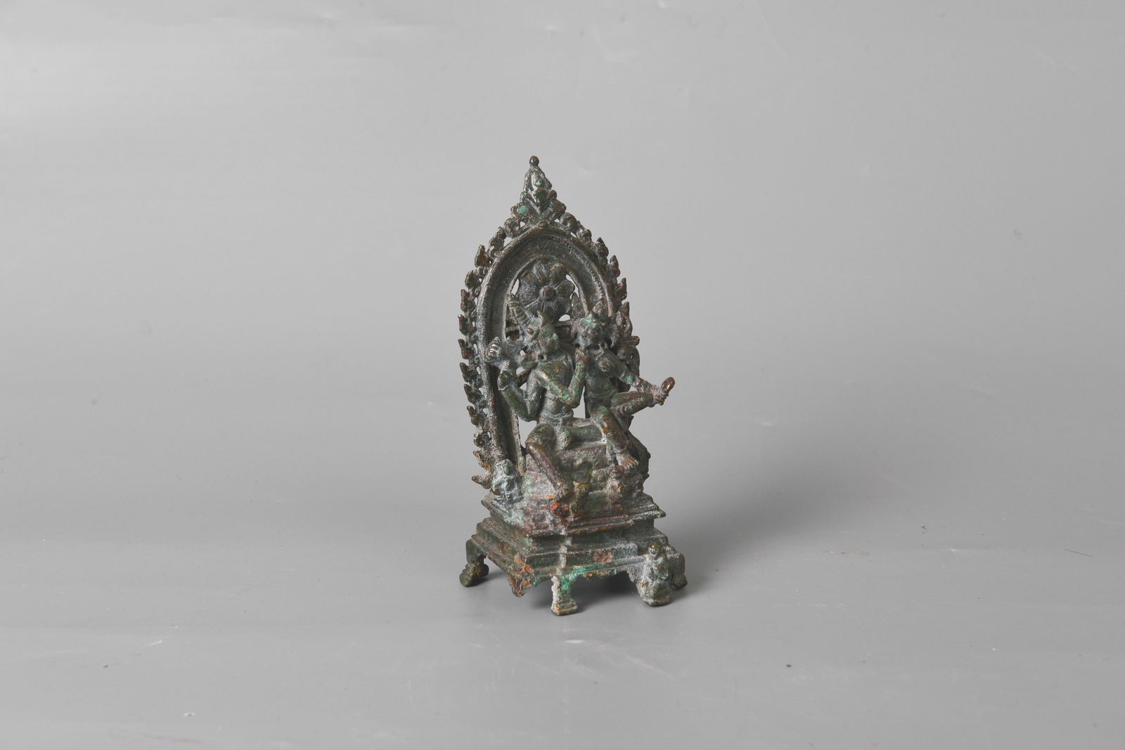 Bronze figure of Shiva,Pala style: 十世紀晚期東印度帕拉風格 濕婆與雪山女神青銅像