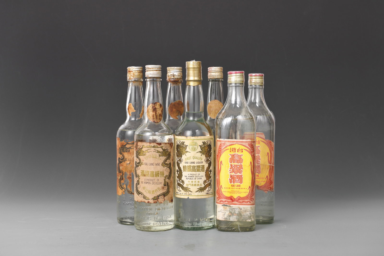 7 bottles of Kinmen kaoliang liquor: 白金龍特級高粱酒5瓶/公賣局外銷高粱2瓶