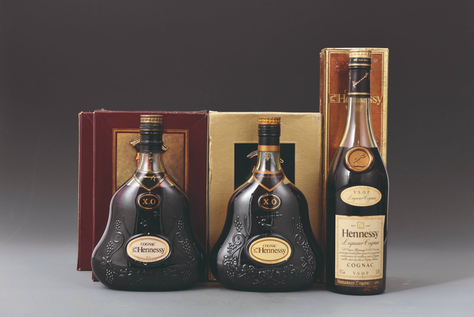 Hennessy VOSP Brandy/XO: 軒尼詩 VSOP干邑白蘭地1瓶/XO金頭紅盒2瓶/XO小金邊盒裝1瓶共4瓶
