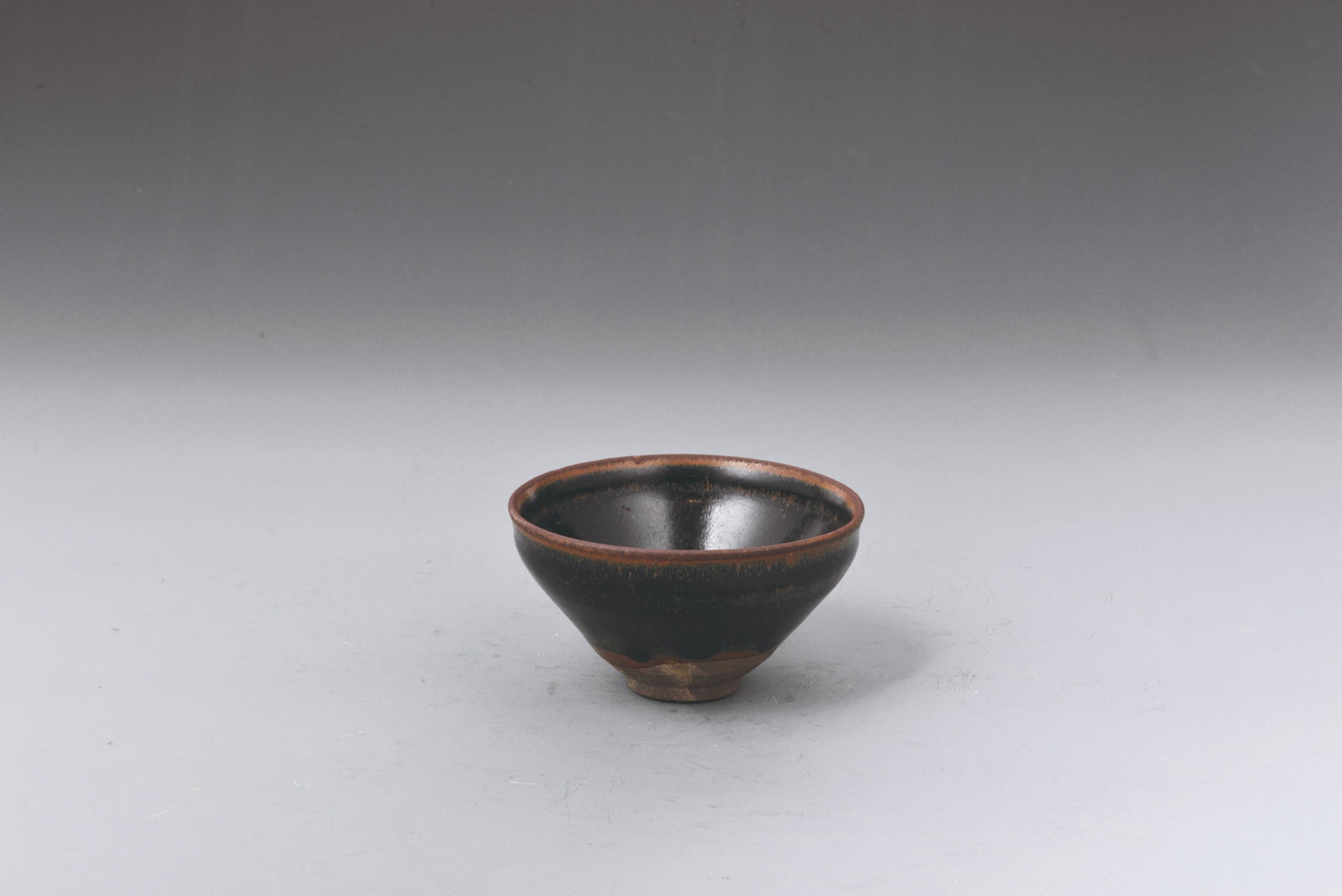 Bowl with hare''s- fur striations: 宋 兔毫束口天目建盞