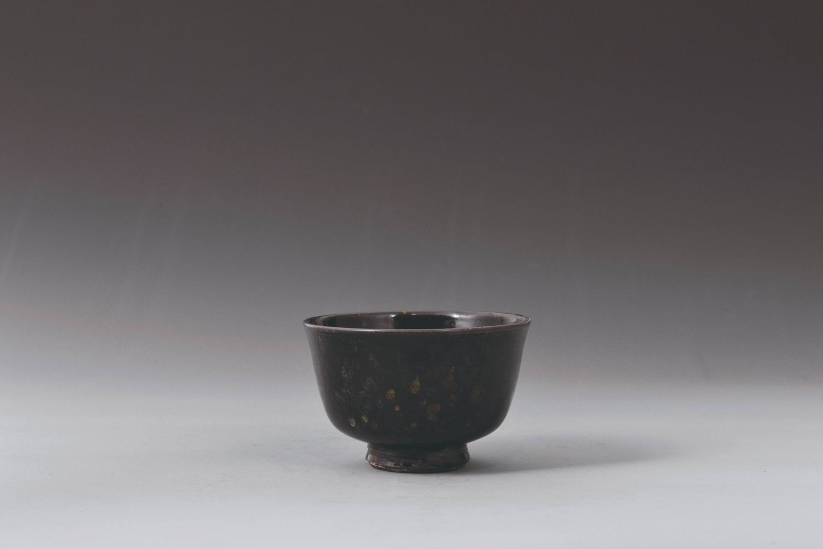 Bowl,kiln-transmutation glaze: 12世紀 高麗墨釉窯變碗