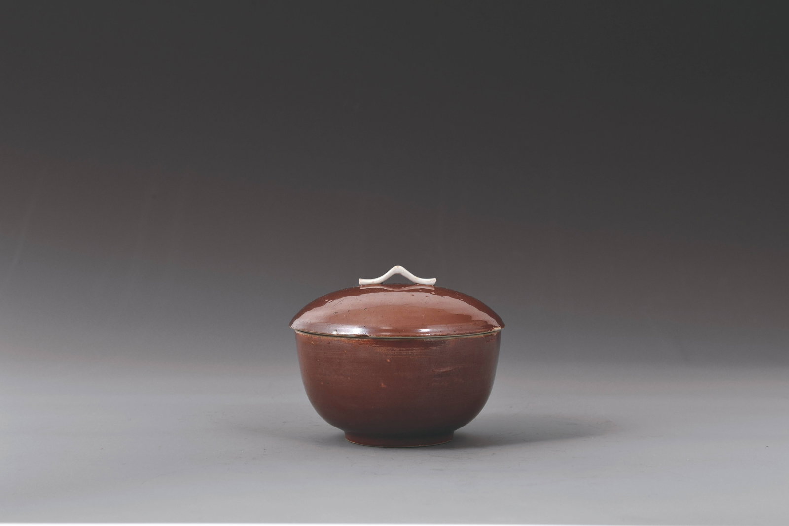 Cover Bowl: 清 紫定蓋碗