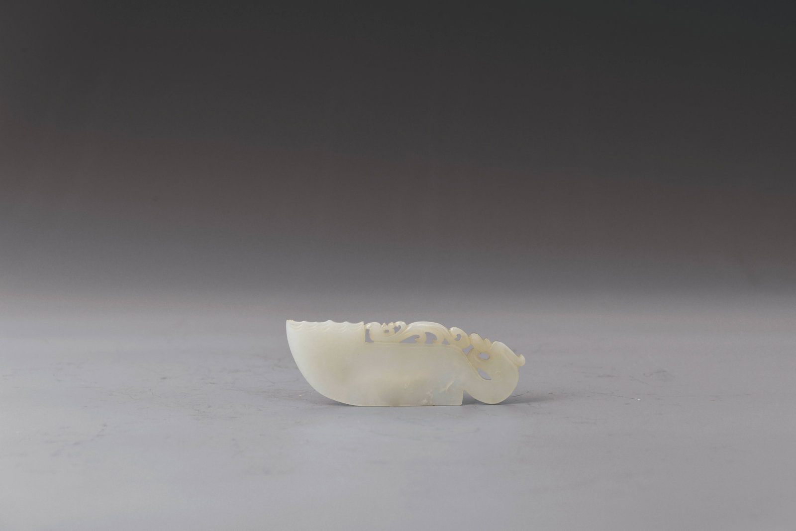 Jade knife: 明 玉刀