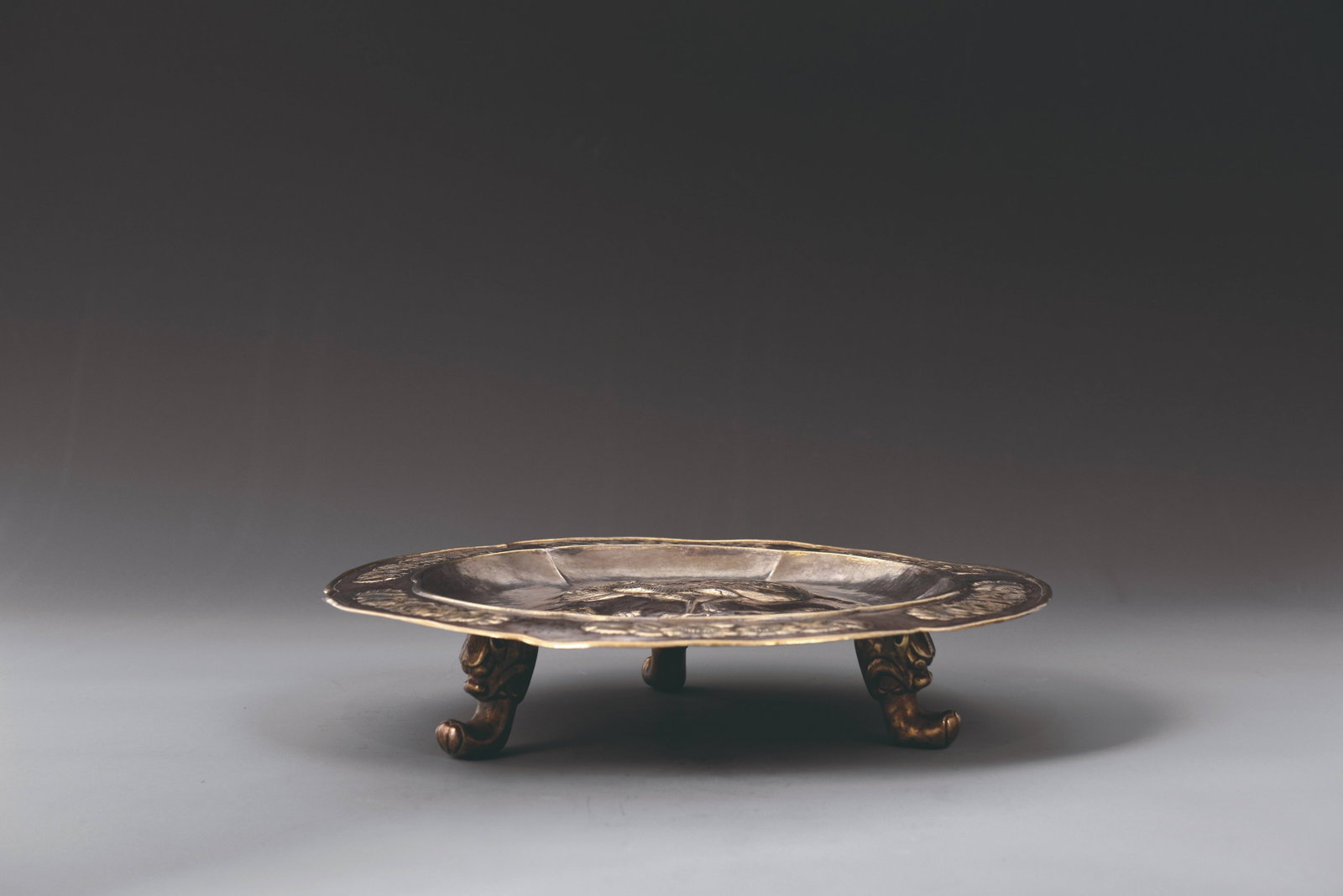 Silver-Gilt Lobed Tripod Dish: 葵花形銀鎏金鳳紋三足盤