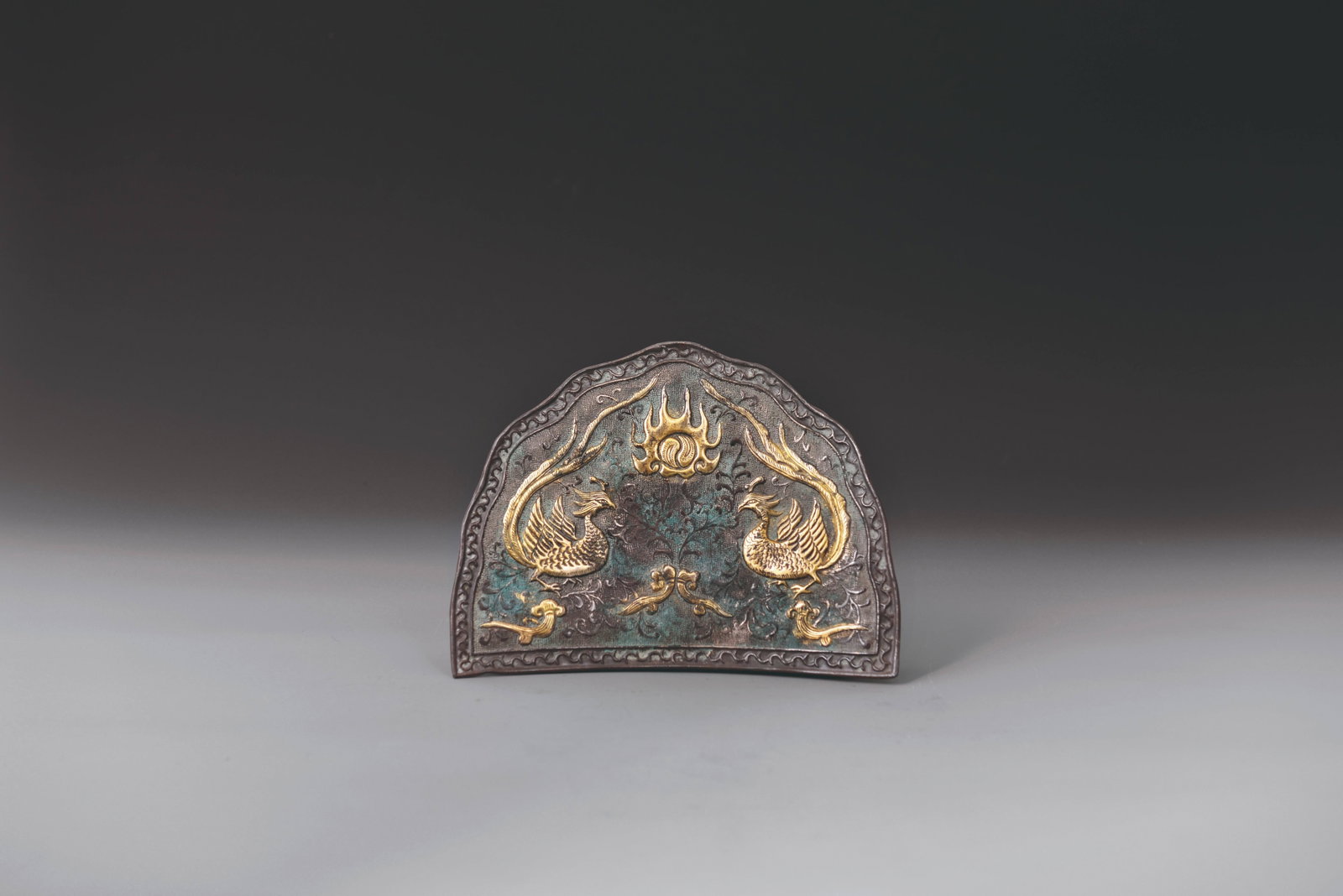Silver pillow decorated pair of phoenixes: 遼 鎏金雙鳳搶珠銀枕