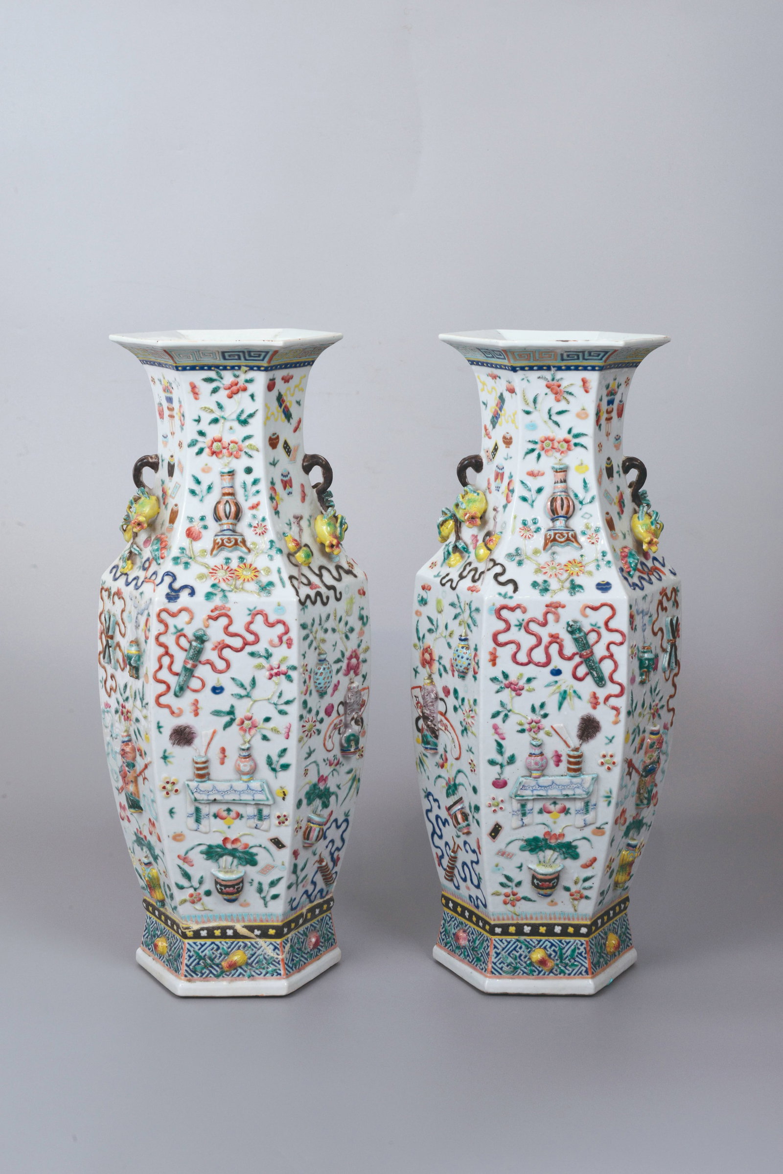 A pair of vase: 清 博古清供六方粉彩大花瓶一對