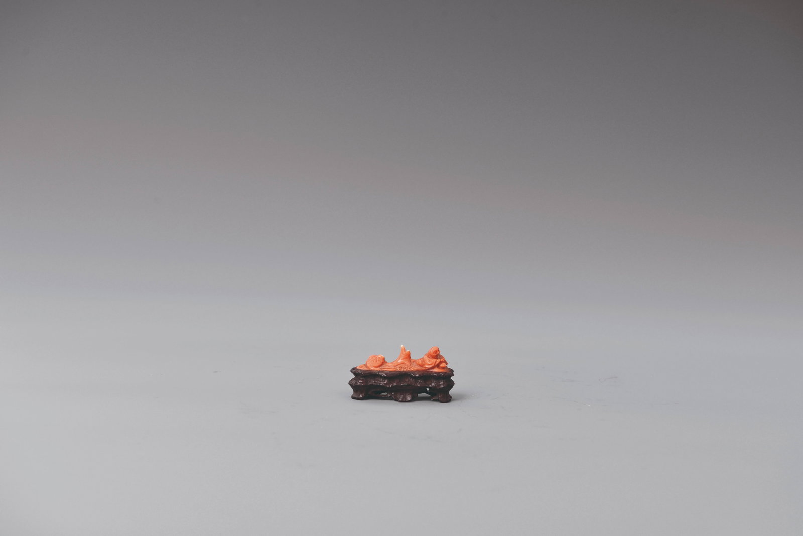 Liu Hai gaming with a golden toad,Brush rack: 清 「劉海戲金蟾」文房筆架