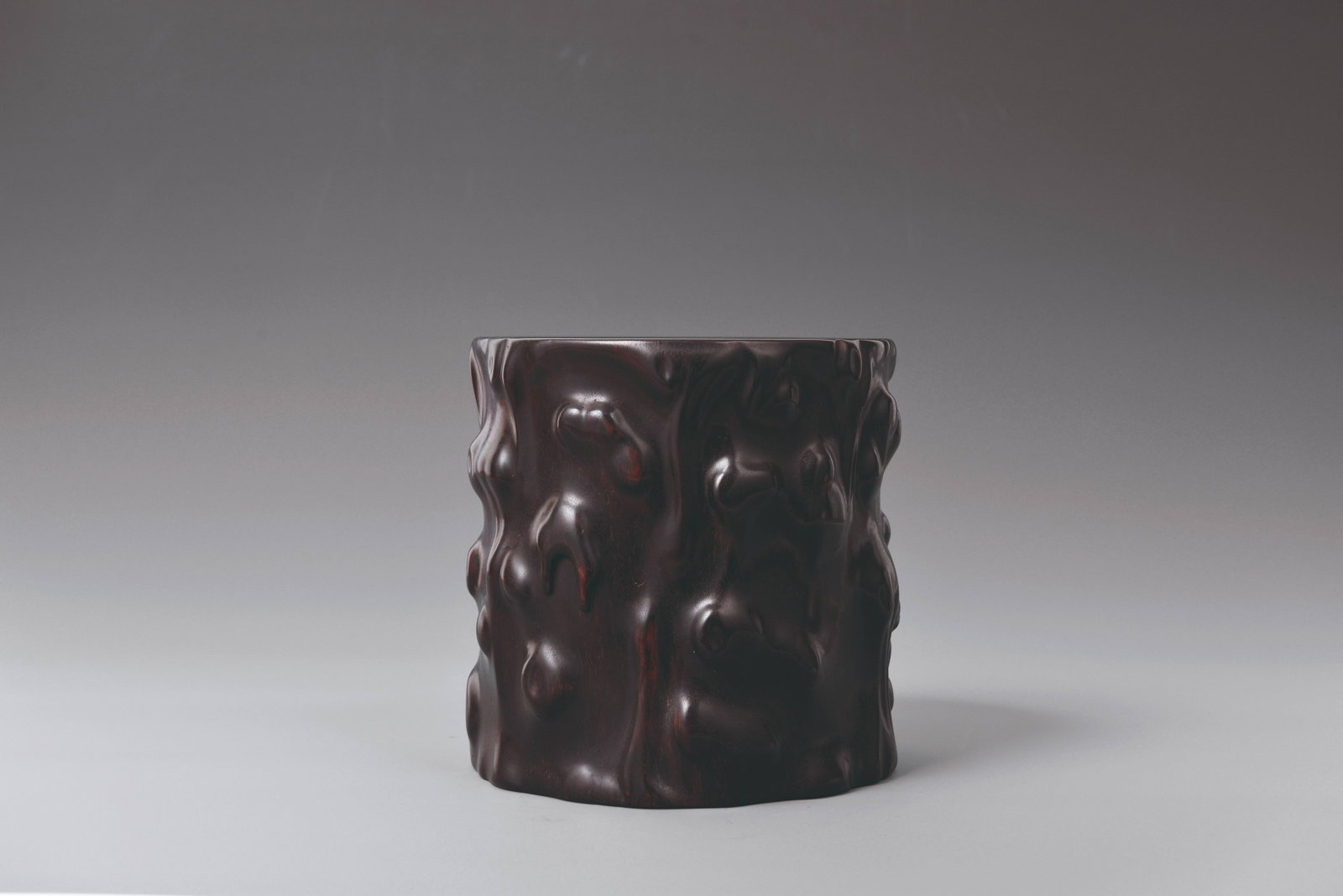 Red sandalwood Brush pot: 紫檀木刻樹瘤整挖筆筒