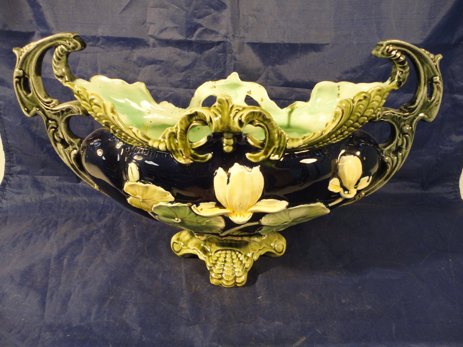 Antique Capodimonte Centerpiece Bowl with Lotus Flower DÃ©cor (1 of 6)