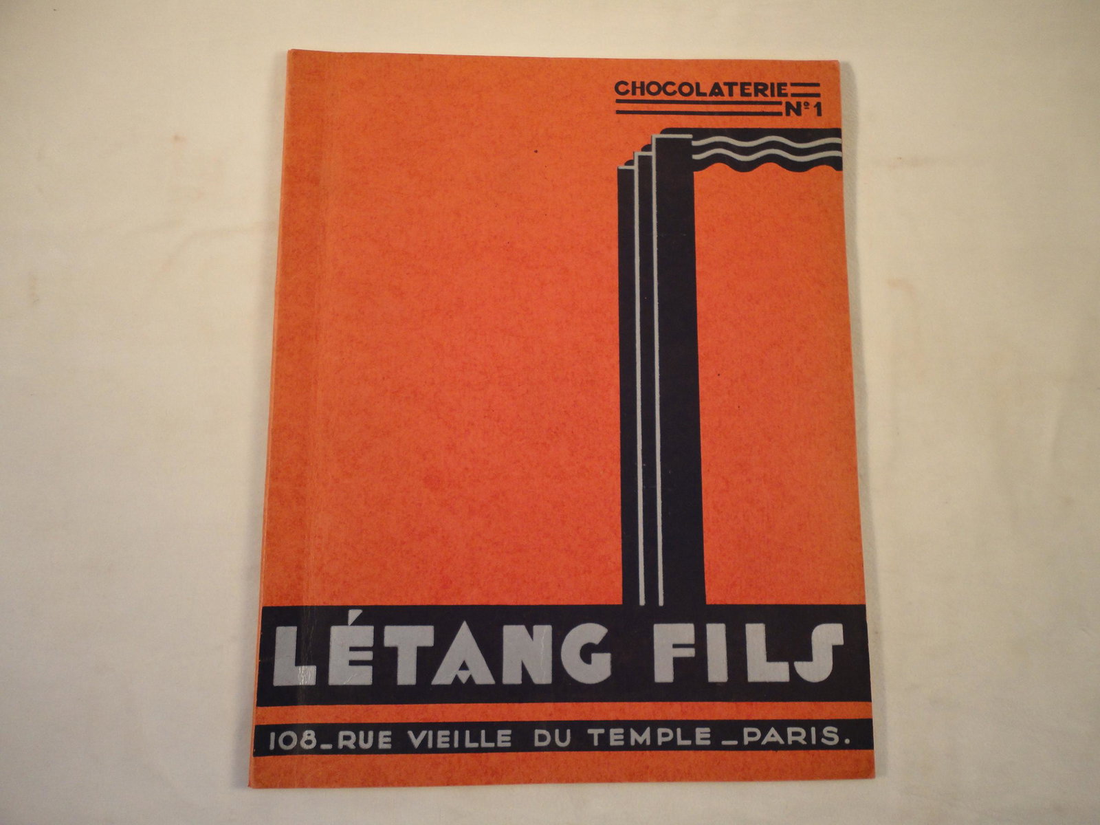 Antique Original 1934 Letang Fils Chocolaerie Catalog No. 1: Antique Original 1934 Letang Fils Chocolaerie Catalog No. 1 This catalog is in Excellent Condition as pictured. This is a Hard to find Original issue of the Letang Fils, Paris, France Chocolate Mold C