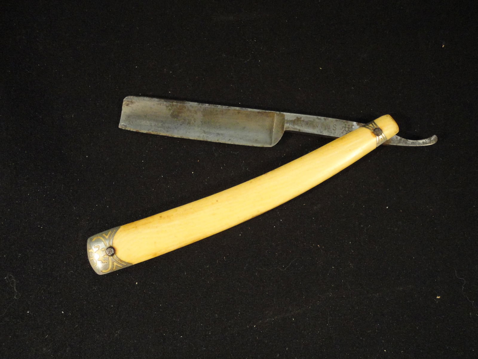 Antique JA Henckels Twin Works Solingen Germany - Twins - Straight Razor. (1 of 7)