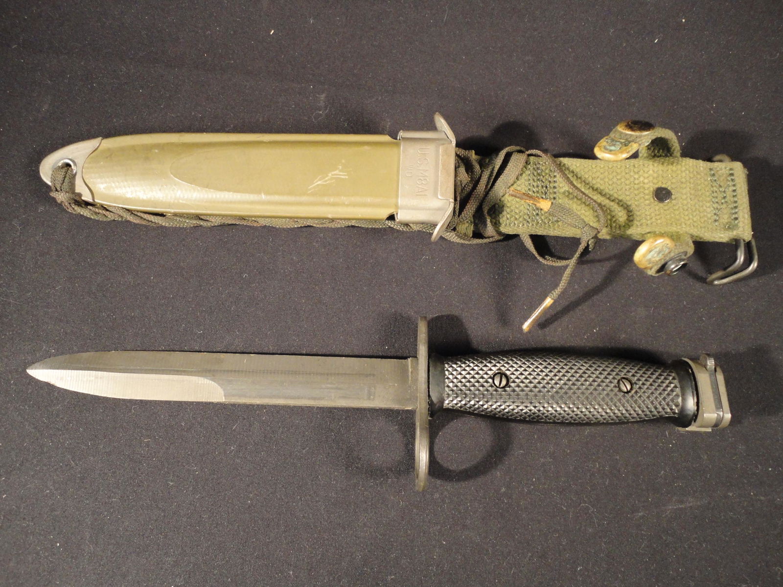 Vintage US Military Bayonet Knife M7 with its original M8A1 Scabbard (1 of 8)