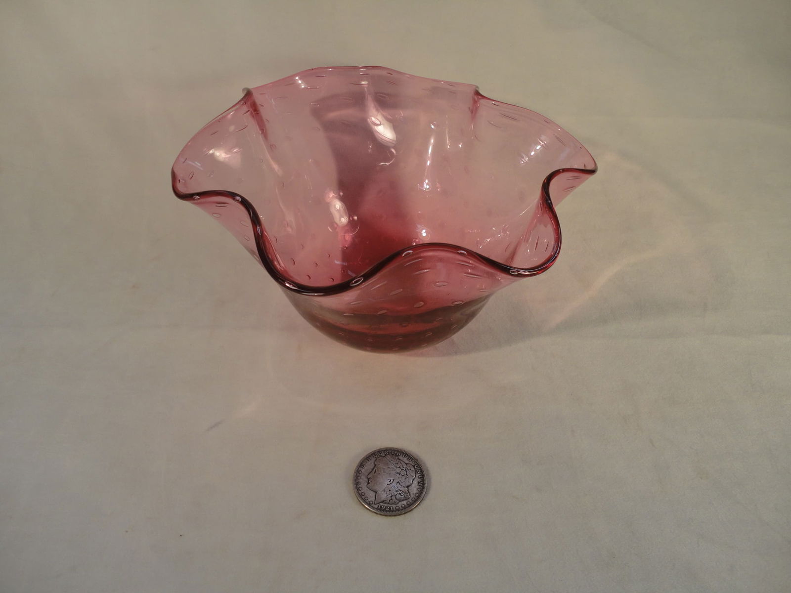 Vintage Signed Adam Jablonski Cranberry Controlled Bubble Art Glass Bowl. (1 of 4)