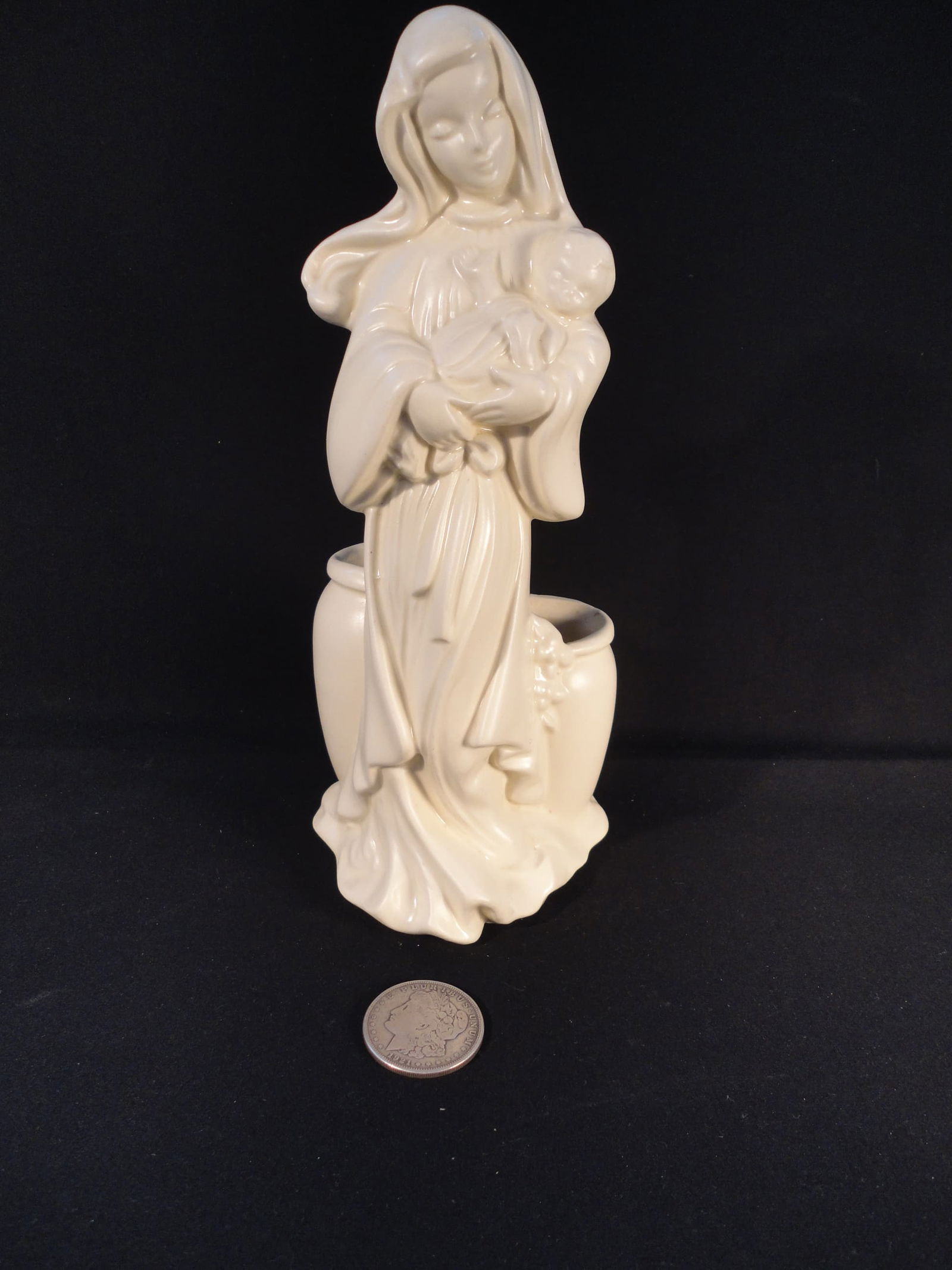 Vintage HULL Art Pottery Planter Virgin Mary Madonna and Jesus Infant #27 USA. (1 of 5)