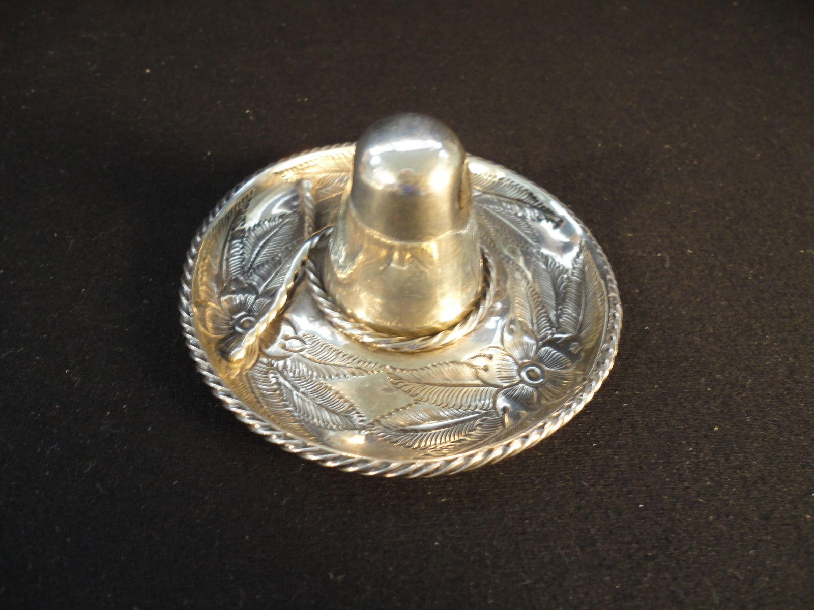 Vintage Mexican Maciel Sombrero Hat Form Dish Figurine - 900/1000 Silver. (1 of 5)