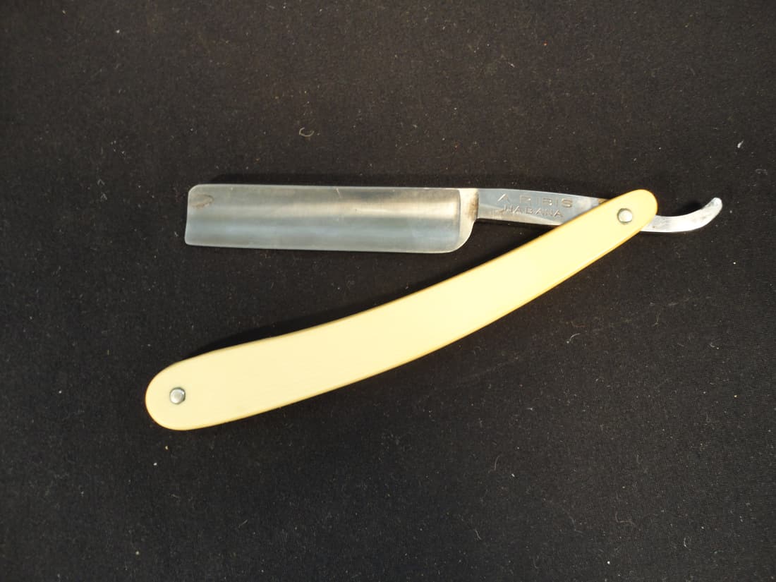 Antique A. RIBIS Habana, Cuba Straight Razor.: Antique A. RIBIS Habana, Cuba Straight Razor. This RIBIS straight razor is in Very Good condition as pictured. Very hard to find German straight razor that was imported to Cuba by A. Ribis. See pictur