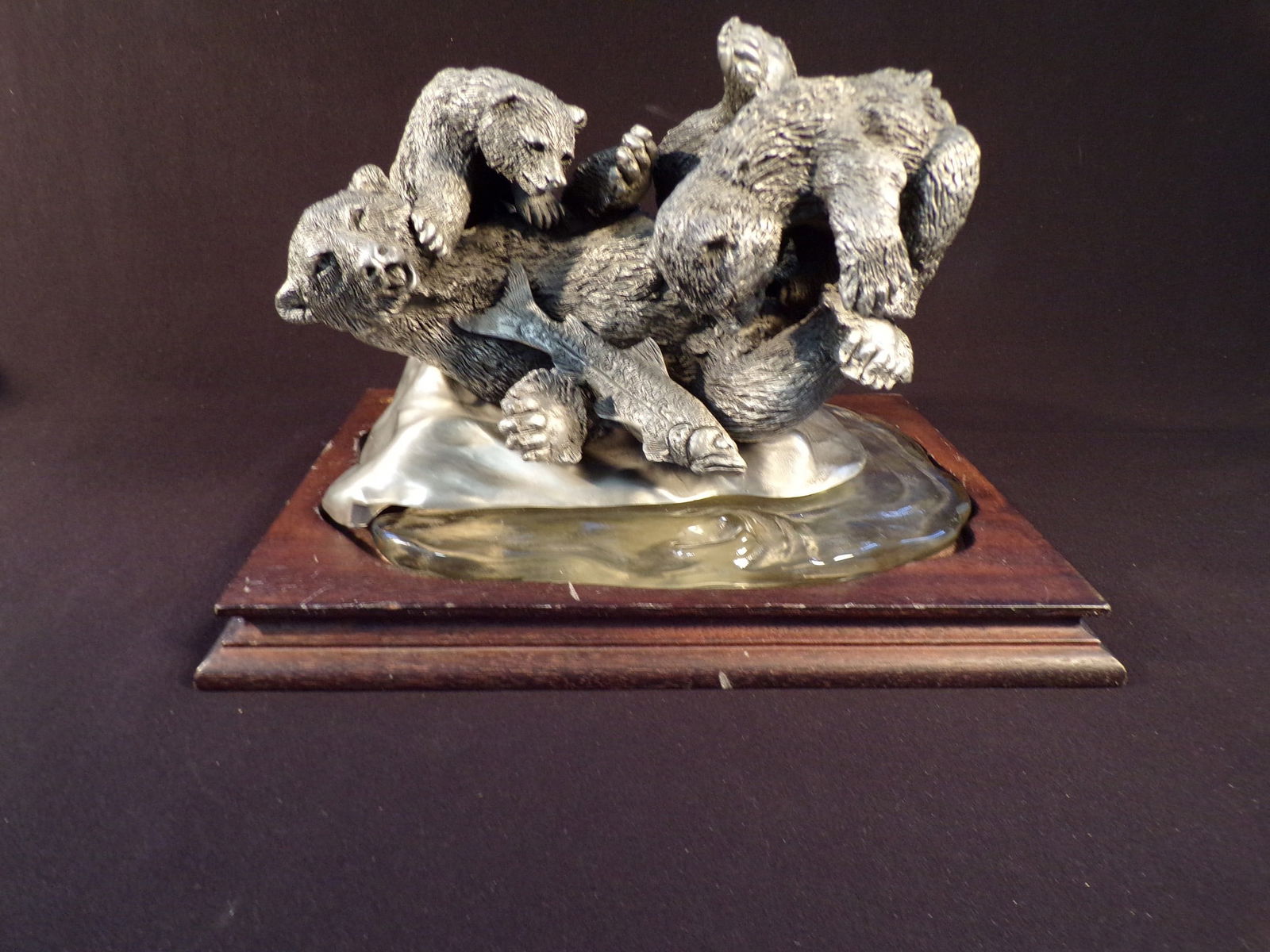 Vintage L.C. Hampton Chilmark Fine Pewter Polar Bear and Cubs Figurine on Platform. (1 of 5)