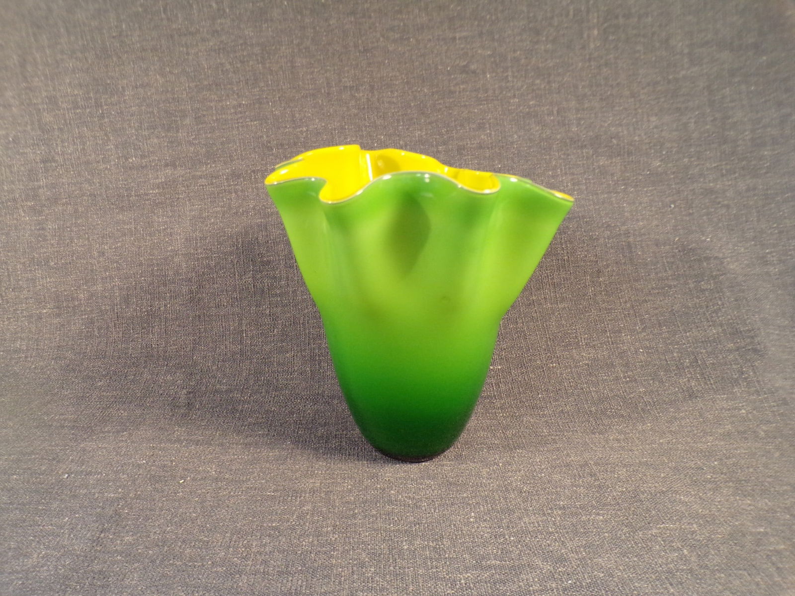 Vintage Murano Handkerchief Vase Cased Green & Yellow - 7 1/2" (1 of 4)