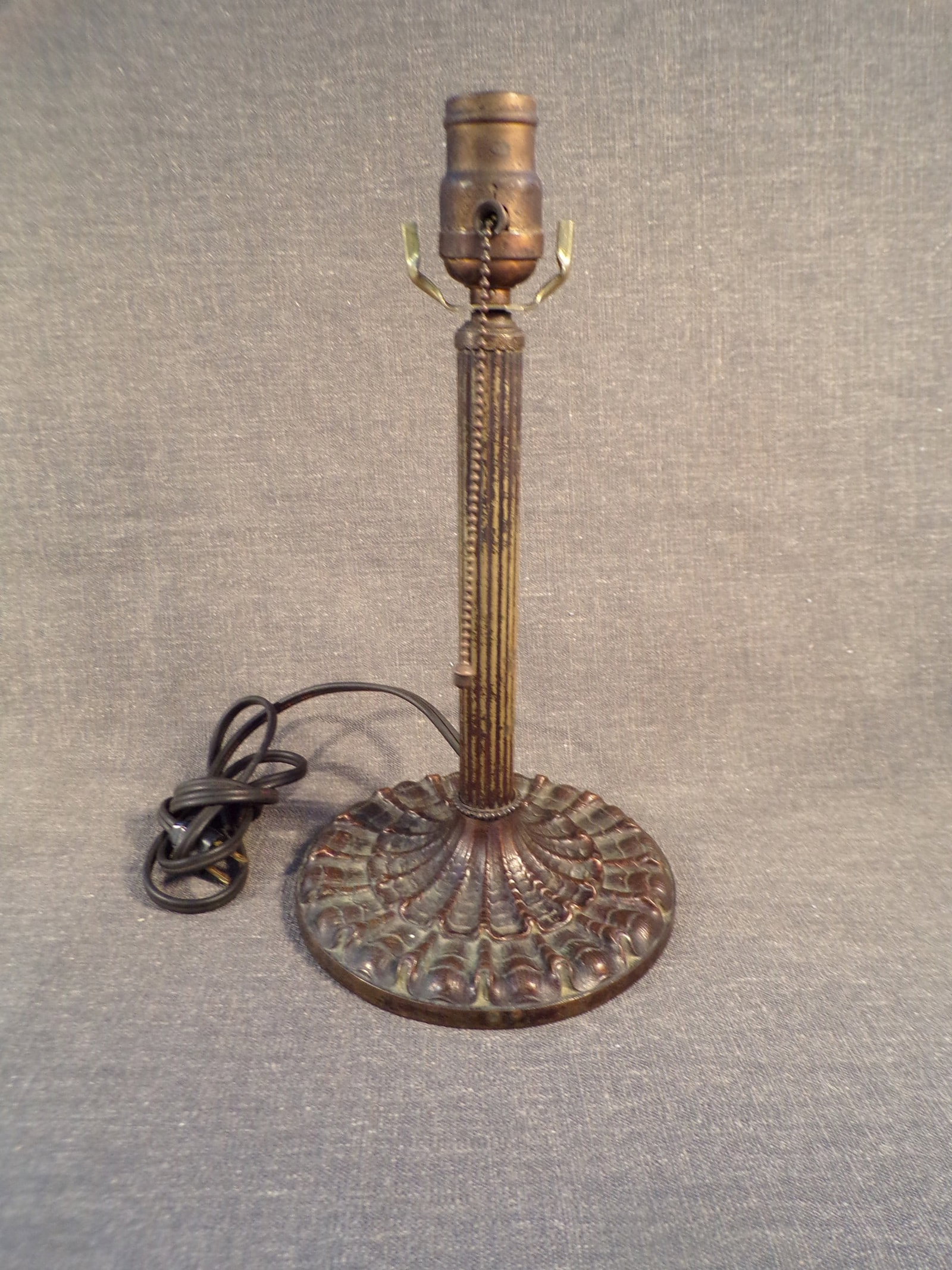 Antique Miller Lamp Company No. 971 Cast Iron Slag Lamp Base (Base only). (1 of 4)