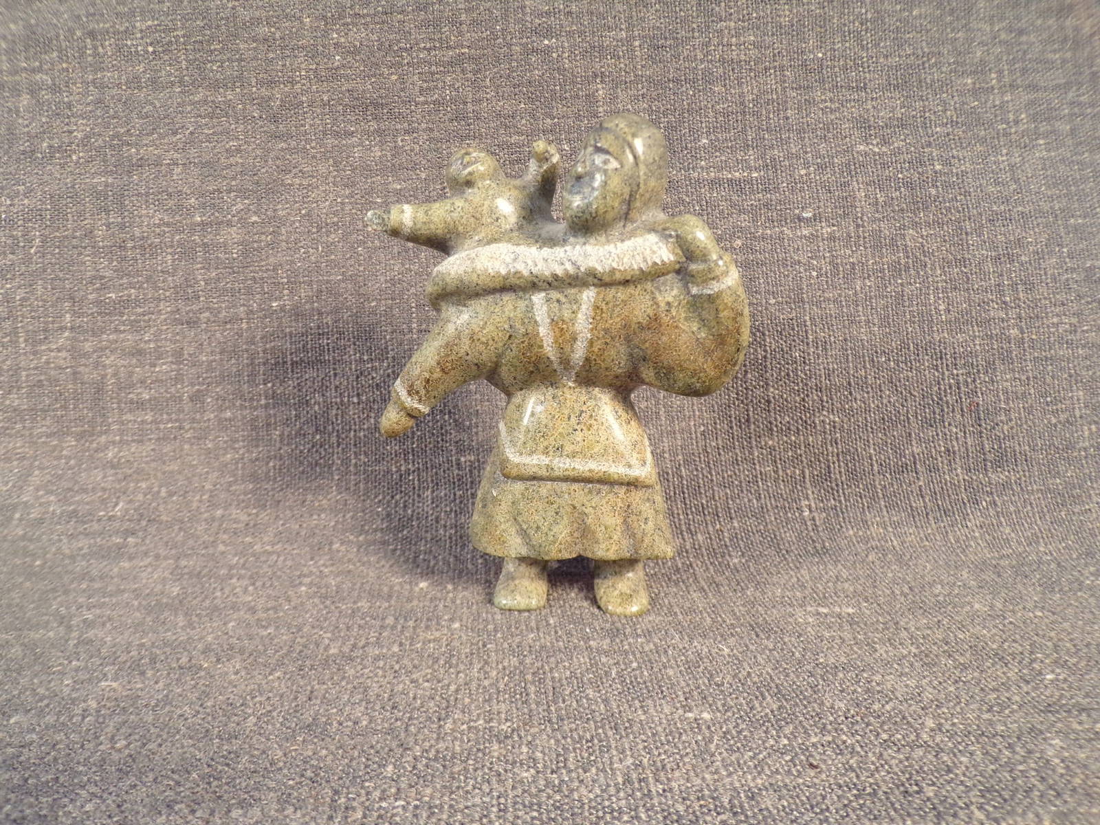 Vintage Eskimo Inuit Green Soapstone Carved Mother And Child. Auction