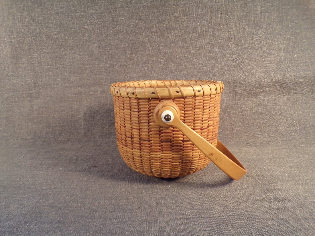 Vintage Round Nantucket Basket - Artist Signed and Dated. (1 of 5)