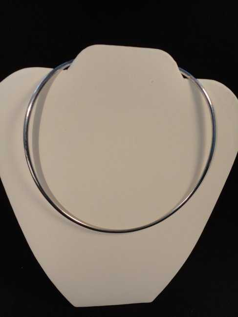 14k White Gold Domed Omega Necklace 4 mm - 17 Inches -22.1 grams.: 14k White Gold Domed Omega Necklace 4 mm - 17 Inches -22.1 grams. This 14K Domed Omega Necklace is in Very Good condition as pictured. It measures 4mm in width and approx 17 inches long. Weight is 22.