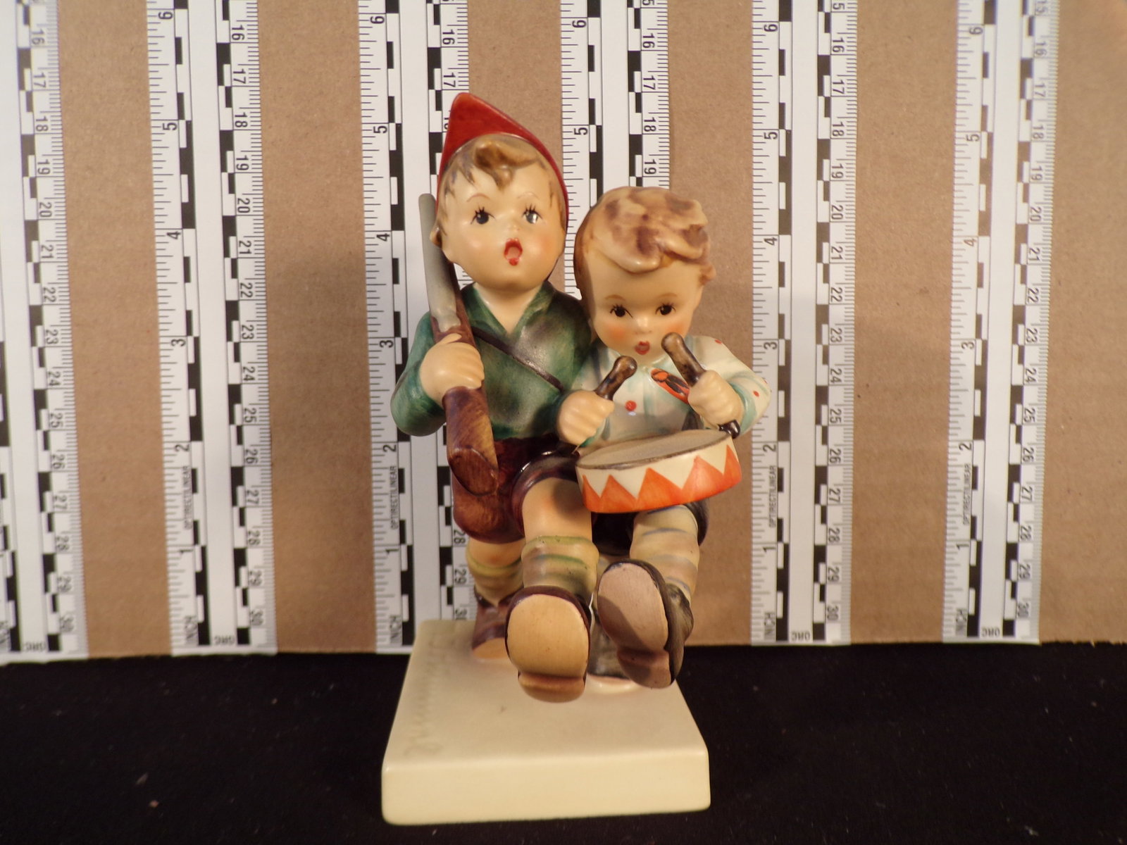 Hummel #50, Trademark # - 5, Figurine Name - Volunteers: Up for auction is Hummel #50, Trademark # - 5, Figurine Name - Volunteers, This hummel does not have a box and displays these special attributes: None. This Hummel is in excellent condition with no ch