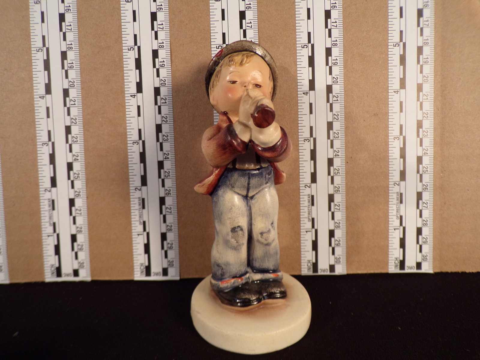 Hummel #85, Trademark # - No Mark, Figurine Name - Serenade: Up for auction is Hummel #85, Trademark # - No Mark, Figurine Name - Serenade, This hummel does not have a box and displays these special attributes: None. This Hummel is in excellent condition with n