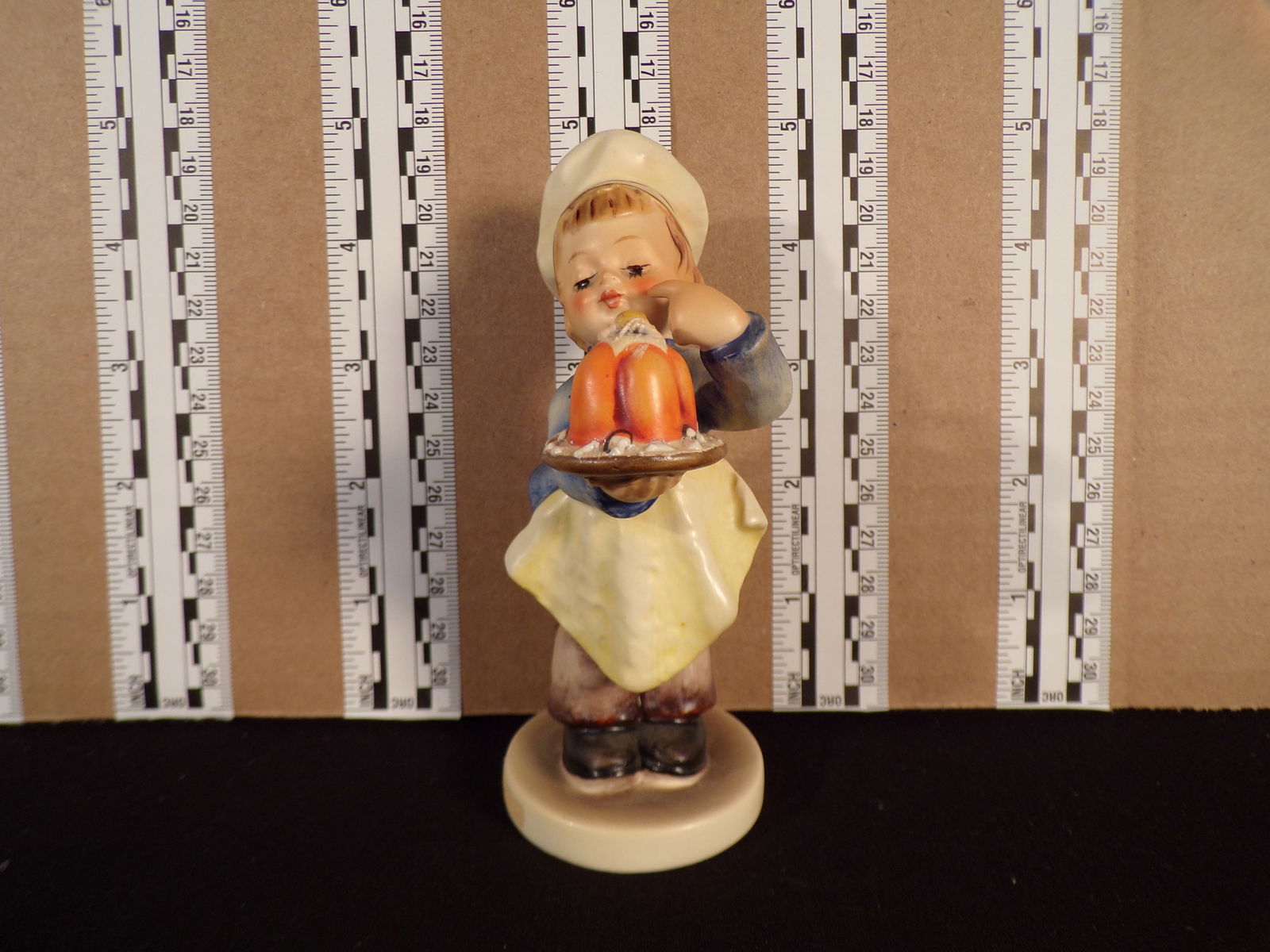 Hummel #128,  Trademark # - 3d, Figurine Name - Baker (1 of 2)