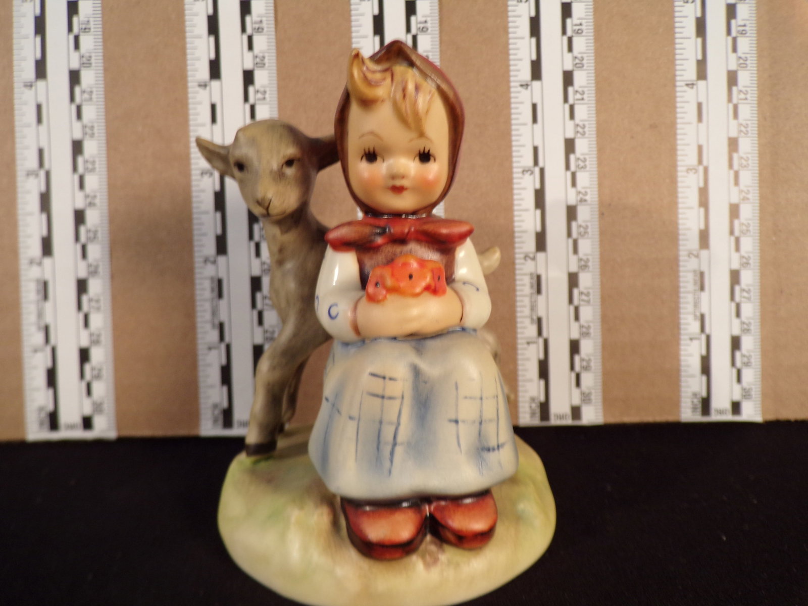 Hummel #182, Trademark # - 5, Figurine Name - Good Friends: Up for auction is Hummel #182, Trademark # - 5, Figurine Name - Good Friends, This hummel does not have a box and displays these special attributes: None. This Hummel is in excellent condition with no
