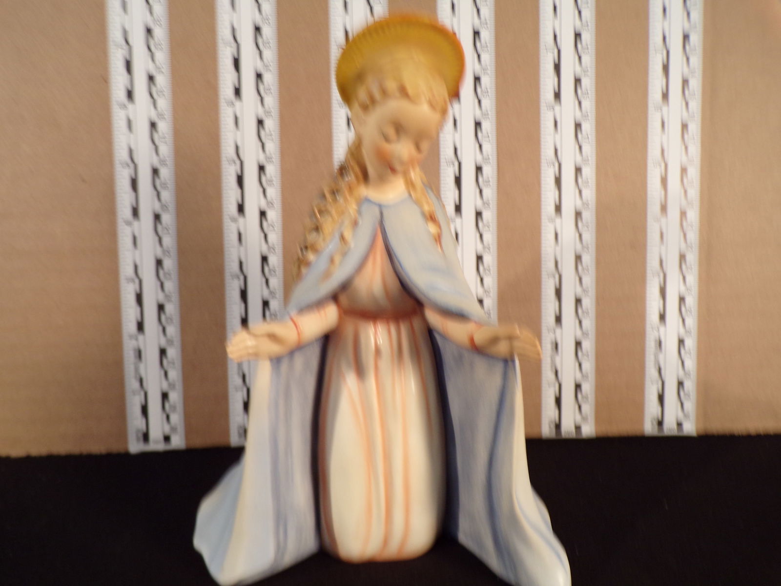 Hummel #214, Size Indicator # - 214/a Trademark # - 4, Figurine Name - Virgin Mary: Up for auction is Hummel #214, Size Indicator - 214/a, Trademark # - 4, Figurine Name - Virgin Mary, This hummel does have a box and displays these special attributes: None. This Hummel is in excellen