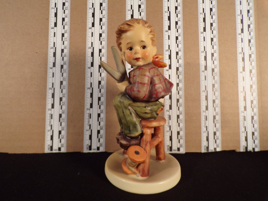 Hummel #308, Trademark # - 5, Figurine Name - Little Tailor: Up for auction is Hummel #308, Trademark # - 5, Figurine Name - Little Tailor, This hummel does not have a box and displays these special attributes: Incised 1972. This Hummel is in excellent conditio