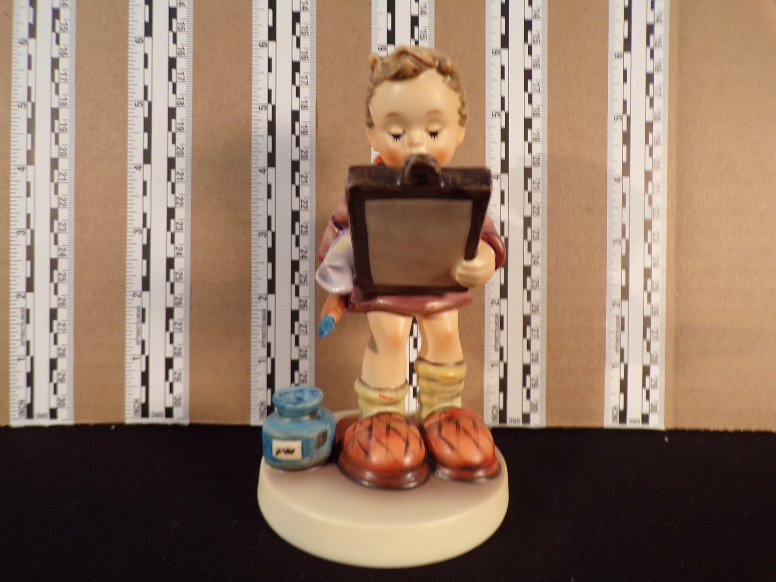 Hummel #318, Trademark # - 6, Figurine Name - Art Critic: Up for auction is Hummel #318, Trademark # - 6, Figurine Name - Art Critic, This hummel does have a box and displays these special attributes: None. This Hummel is in excellent condition with no chips