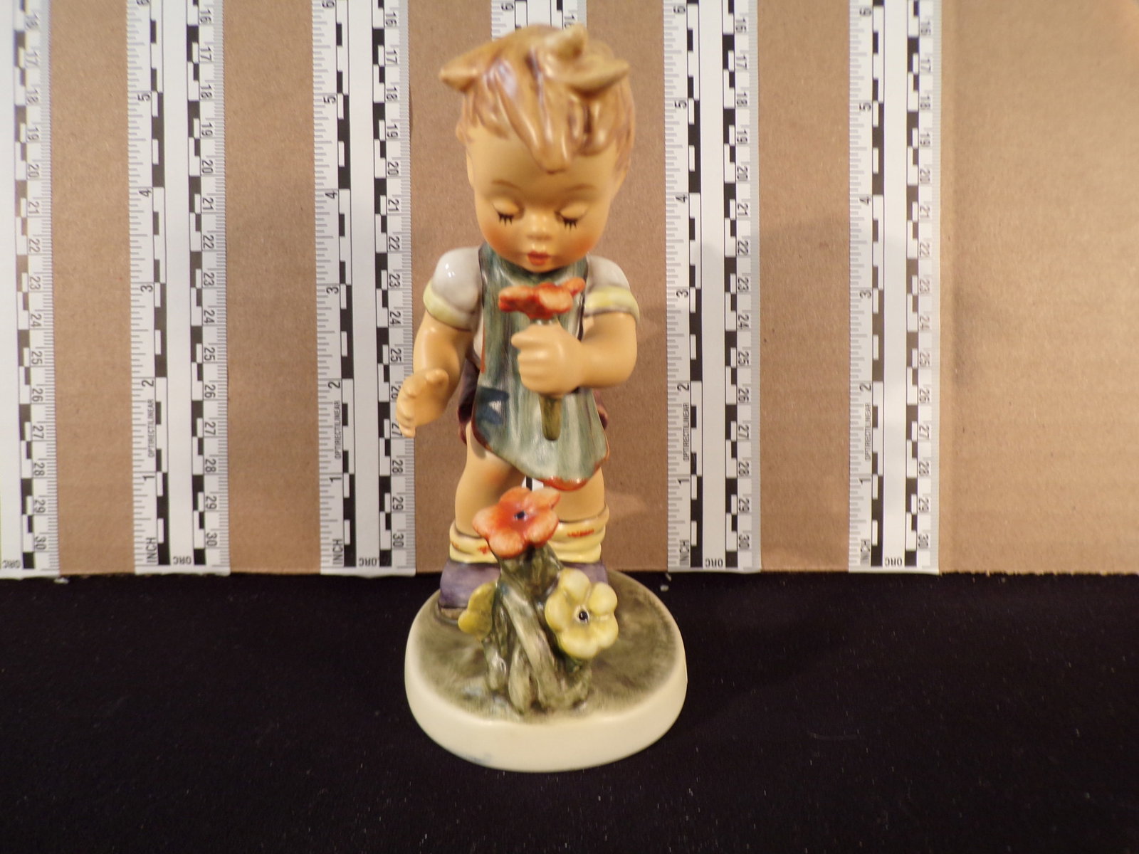 Hummel #349, Size Indicator # - 349/0 Trademark # - 8, Figurine Name - Florist: Up for auction is Hummel #349, Size Indicator - 349/0, Trademark # - 8, Figurine Name - Florist, This hummel does have a box and displays these special attributes: None. This Hummel is in excellent co