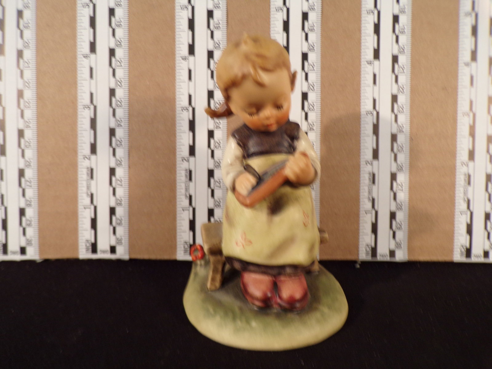 Hummel #367, Trademark # - 4, Figurine Name - Busy Student: Up for auction is Hummel #367, Trademark # - 4, Figurine Name - Busy Student, This hummel does not have a box and displays these special attributes: None. This Hummel is in excellent condition with no