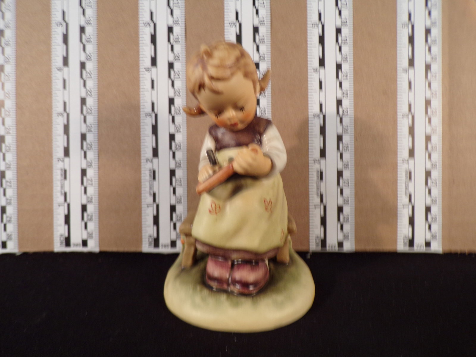 Hummel #367, Trademark # - 5, Figurine Name - Busy Student: Up for auction is Hummel #367, Trademark # - 5, Figurine Name - Busy Student, This hummel does not have a box and displays these special attributes: None. This Hummel is in excellent condition with no