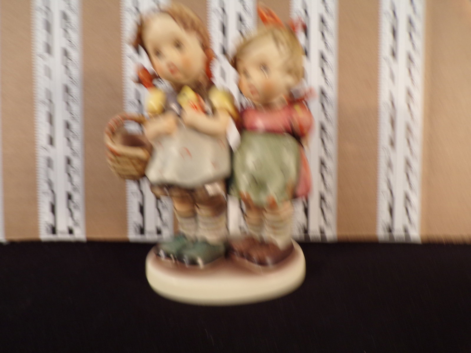 Hummel #371, Trademark # - 6, Figurine Name - Daddy'S Girls: Up for auction is Hummel #371, Trademark # - 6, Figurine Name - Daddy'S Girls, This hummel does have a box and displays these special attributes: None. This Hummel is in excellent condition with no ch