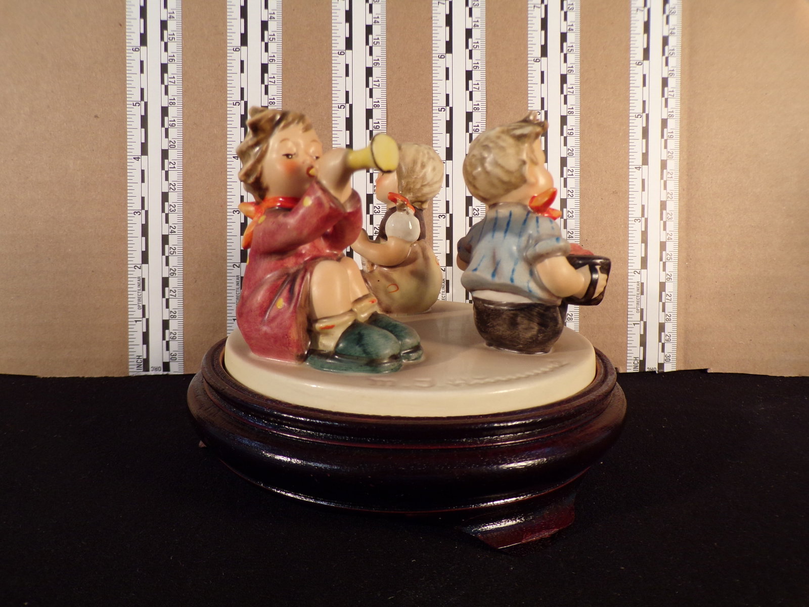 Hummel #392, Trademark # - 4, Figurine Name - Little Band: Up for auction is Hummel #392, Trademark # - 4, Figurine Name - Little Band, This hummel does not have a box and displays these special attributes: On Wooden Base. This Hummel is in excellent conditio