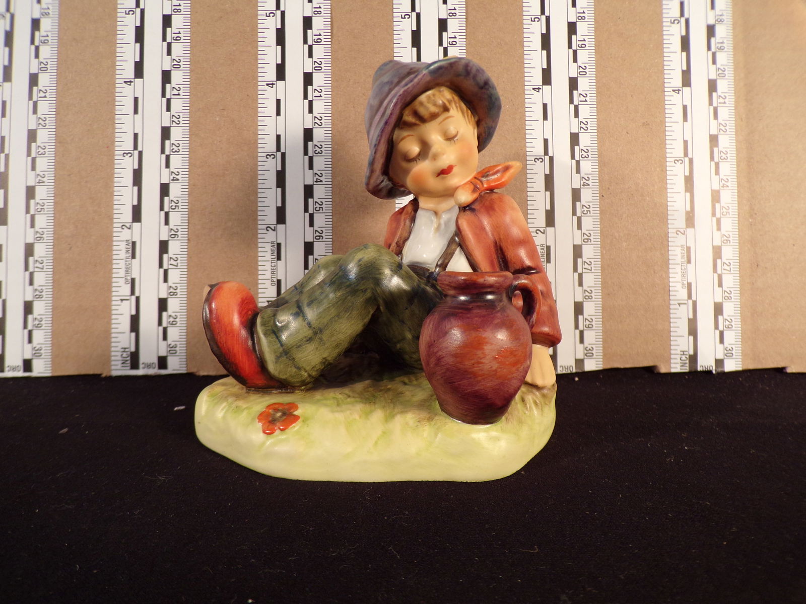 Hummel #409, Trademark # - 6, Figurine Name - Coffee Break: Up for auction is Hummel #409, Trademark # - 6, Figurine Name - Coffee Break, This hummel does not have a box and displays these special attributes: Special Edition #8 Goebel Collectors Club. This Hum